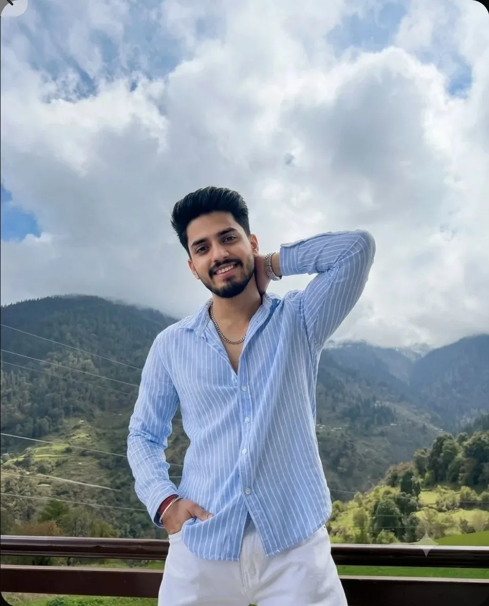 ☀️💙 Navy Blue Saree Photography – Casual Indian Fashion Portraits & Sunlight Aesthetic