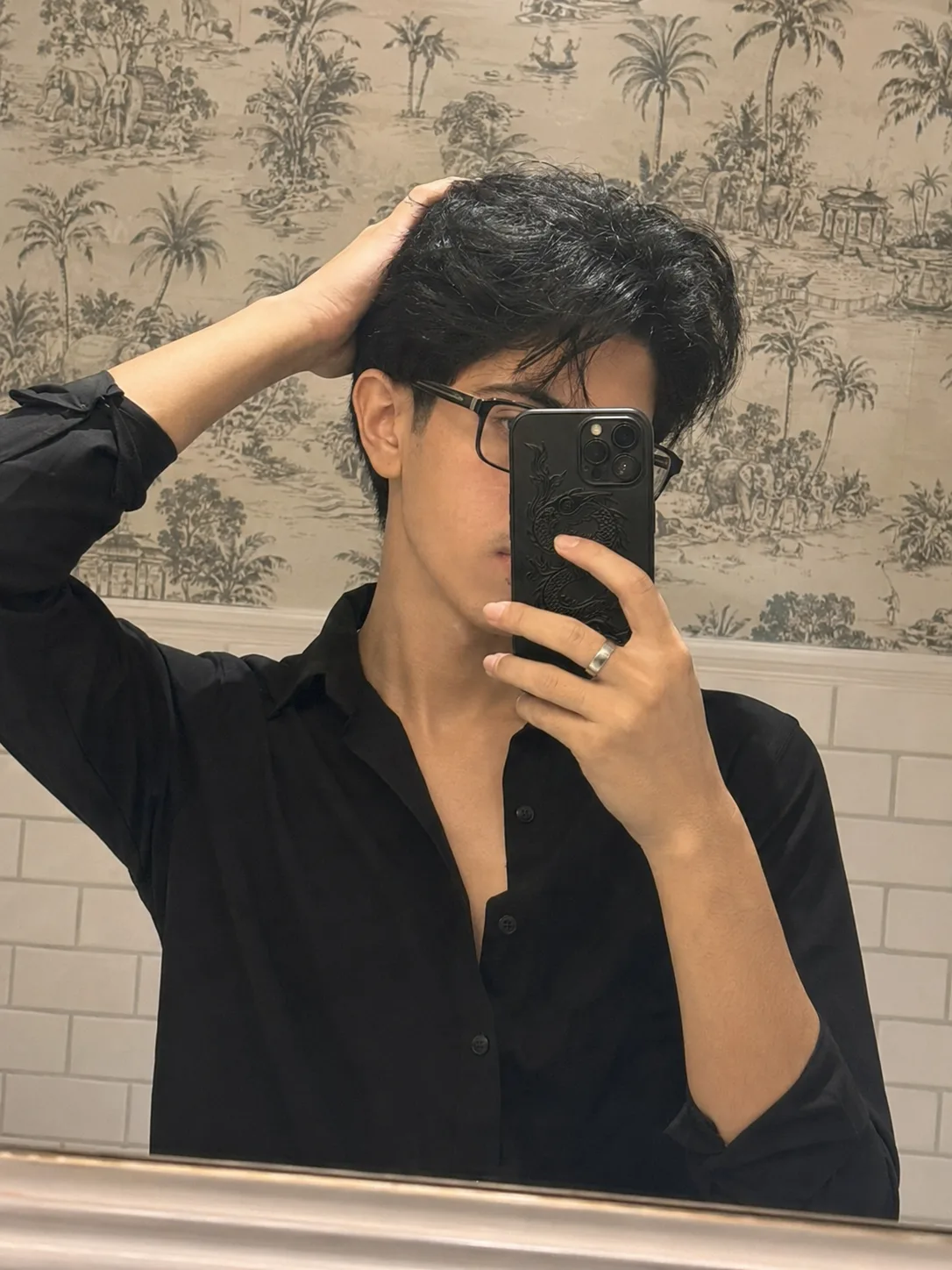 🔥 Ultra-Realistic Mystery Mirror Selfie | AI Photo Prompt