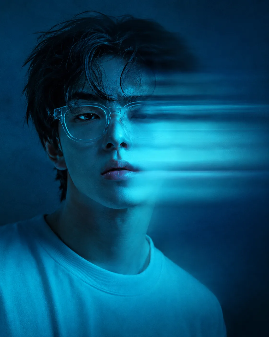 📸 Realistic Cyan Motion Blur Portrait Prompt